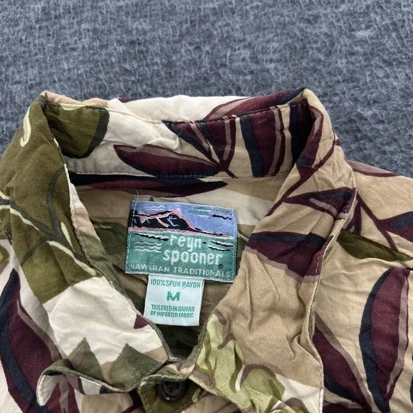 Reyn Spooner Floral Hawaiin Shirt Mens M Spun Rayon Palm Print Made in USA SS - Picture 3 of 7